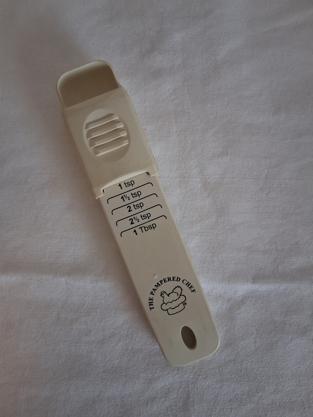 Vintage Pampered Chef Adjustable Measuring Spoon Sliding 1 tsp to 1 Tbsp White